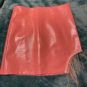 NWOT Snakeskin Faux Leather Mini Skirt with Rhinestone Sequin Fringe Detail 🪩💗